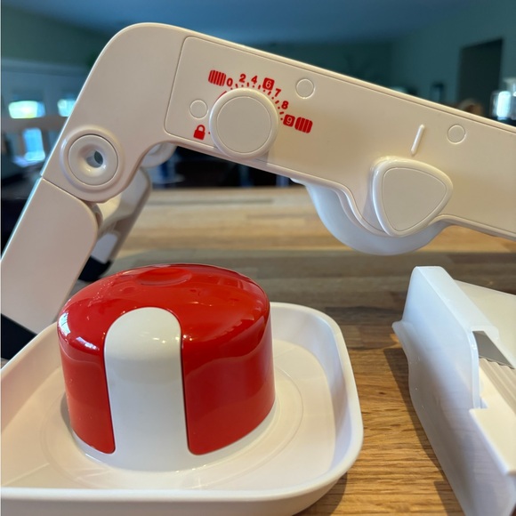 Tupperware Mandolin - Picture 3 of 6